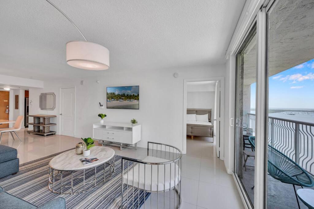 Luxurious Private Unit With Parking Apartment Miami Exterior photo