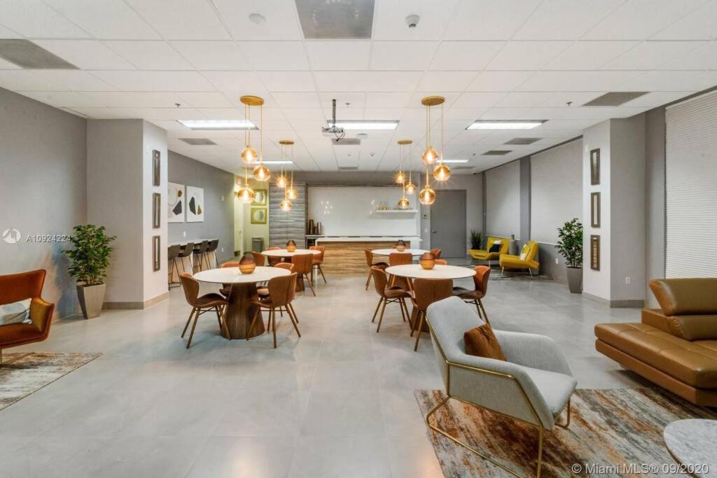 Luxurious Private Unit With Parking Apartment Miami Exterior photo