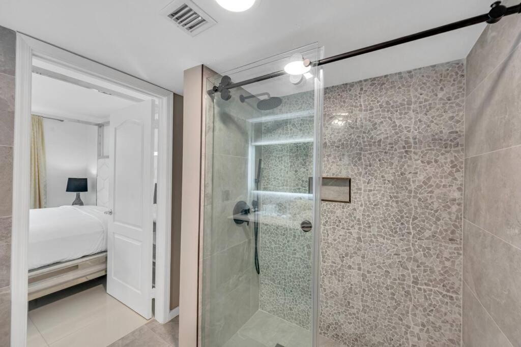 Luxurious Private Unit With Parking Apartment Miami Exterior photo