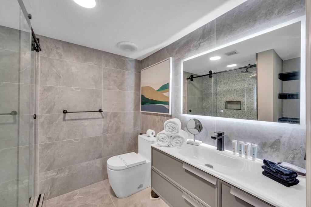 Luxurious Private Unit With Parking Apartment Miami Exterior photo
