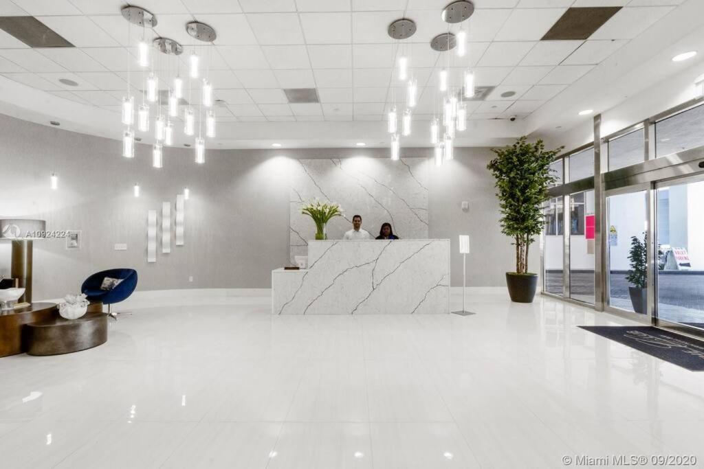 Luxurious Private Unit With Parking Apartment Miami Exterior photo