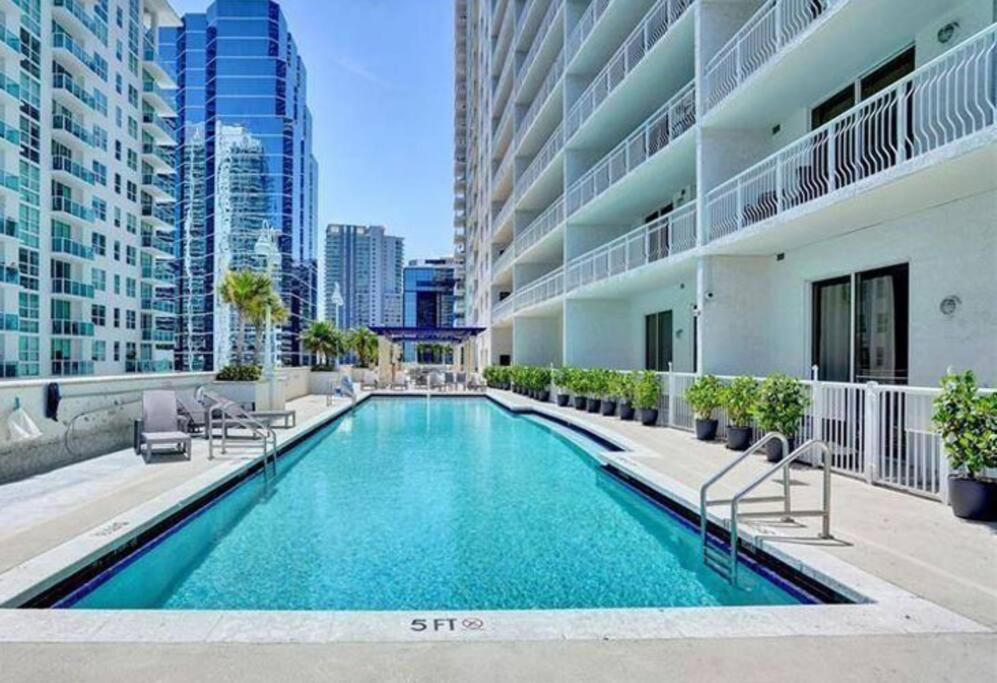 Luxurious Private Unit With Parking Apartment Miami Exterior photo