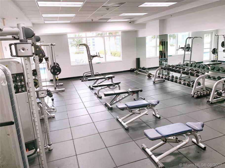 Luxurious Private Unit With Parking Apartment Miami Exterior photo