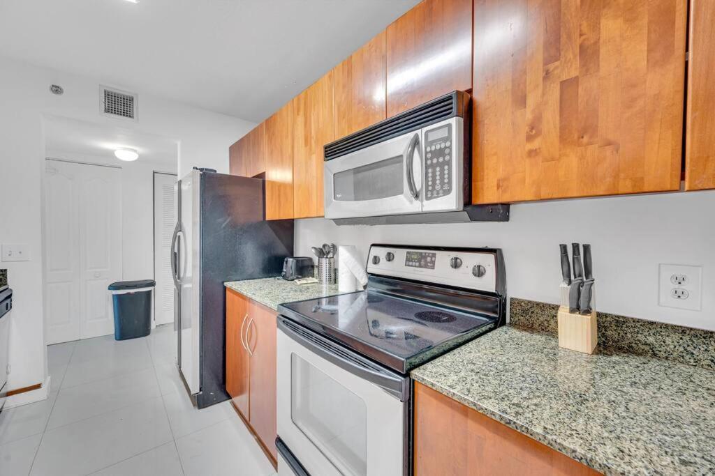Luxurious Private Unit With Parking Apartment Miami Exterior photo